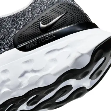 Image 6 of Nike React Phantom Run Flyknit 2 Men's