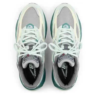 Image 2 of New Balance 990v6 Unisex