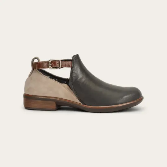 Cover image of BLK LTHR STN BRN LTHR Naot Kamsin Women's