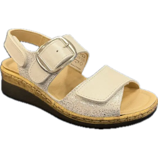 Cover image of PEARL Wynne Carrara Women's